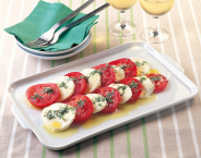 写真：トマトとモッツァレラのサラダ（カプレーゼ）