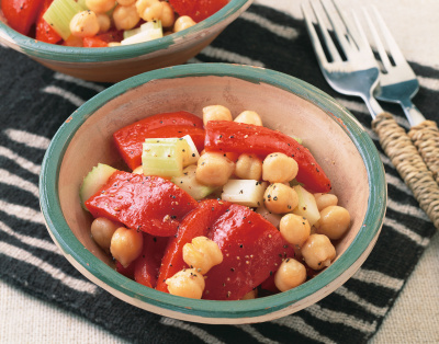写真：ひよこ豆とセロリ・赤ピーマンのサラダ