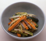 写真：4種の野菜の中華風甘酢漬け