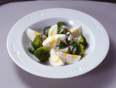 写真：ブロッコリーと卵のサラダ