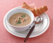 写真：白いんげん豆のスープ　セボリー風味