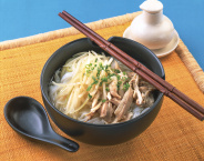 写真：鶏肉のフォー