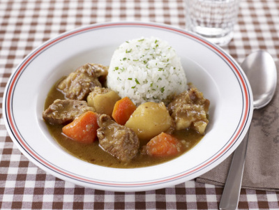 写真：洋食屋さん仕立てのカレー（カレーパウダーを使った手作りカレー）