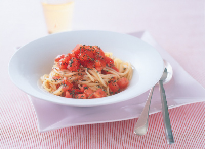 写真：生トマトとハーブのスパゲッティ