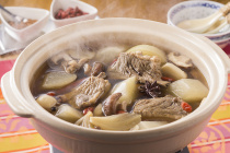 写真:肉骨茶(バクテー)