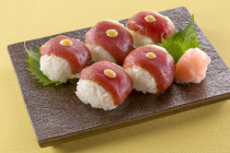 写真：漬けまぐろの和からし寿司