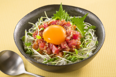 写真：まぐろのユッケ風丼