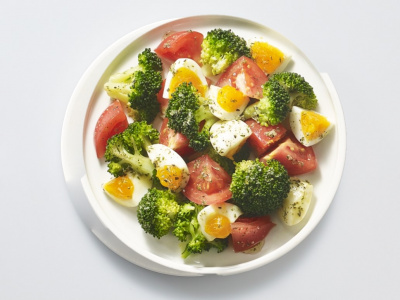 写真：ハーブドレッシング　ブロッコリーと卵のサラダ
