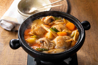 写真：韓国風鶏鍋（タットリタン）