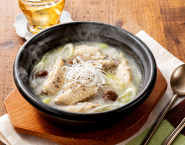 写真：鶏手羽中の参鶏湯風スープ