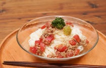 写真：トマトツナそうめん　