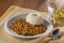 写真：電子レンジで作る包丁いらずのキーマカレー