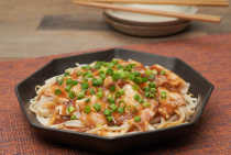 写真：焼いたような香ばしさ！豚ともやしのレンジ蒸し