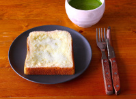 写真：チーズケーキ風トースト　抹茶ラテ風味