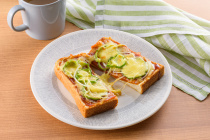 写真：バーベキュー風味のピザトースト
