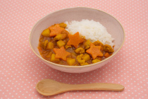 写真：お星さまのチキンカレー＜こどもカレーパウダー使用＞
