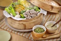 写真：豚肉と野菜の蒸しもの