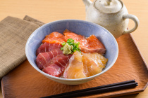 写真：二度おいしい！黄金比の三色漬け丼