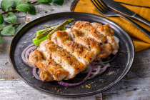 写真：チキンソテー　レモン＆マスタード風味