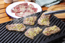 写真：牛肉のわさびまみれ焼き