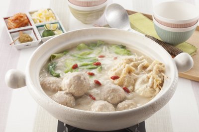 薬味で楽しむ鶏だんごシチュー鍋 レシピをみる スパイスオブライフ 薬味で楽しむ鶏だんごシチュー鍋 レシピをみる スパイスオブライフ